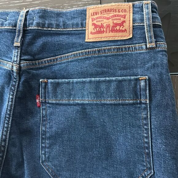 Levi’s Mile High Rise Cropped Wide Leg Med Wash Denim Jeans Button Fly Size 31 - Picture 11 of 12